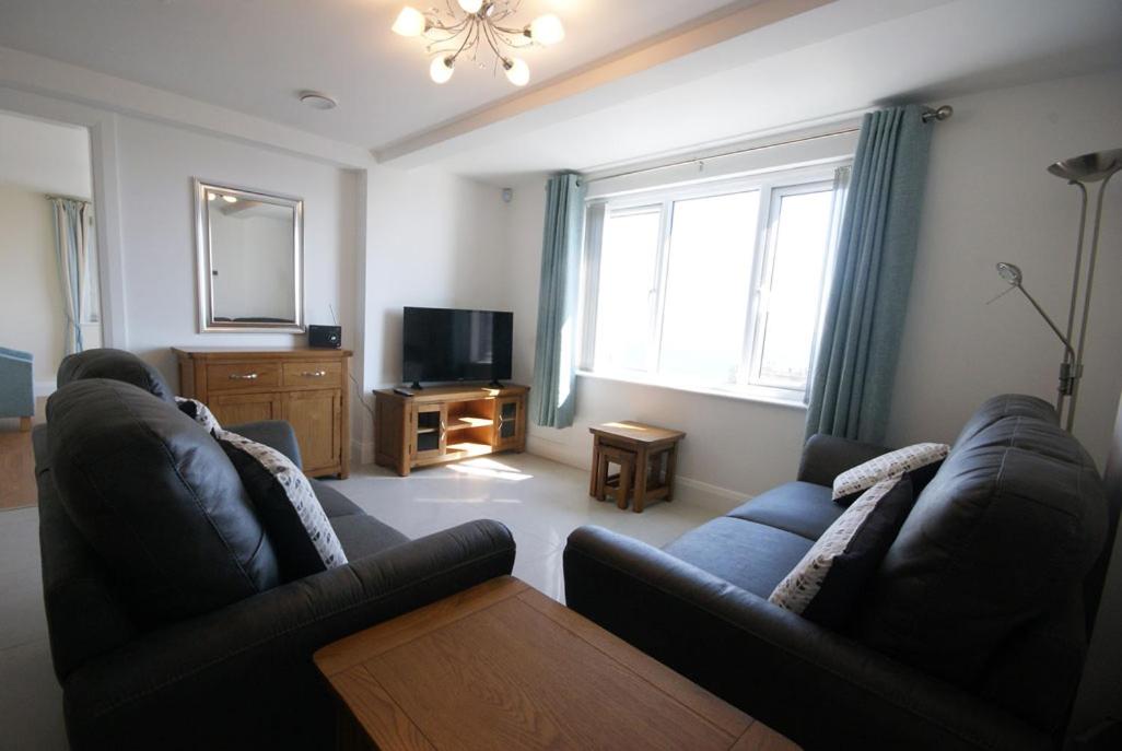 Suitetrails - Sea-View Apartment