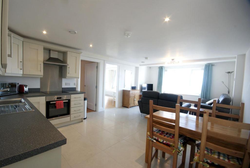 Suitetrails - Sea-View Apartment