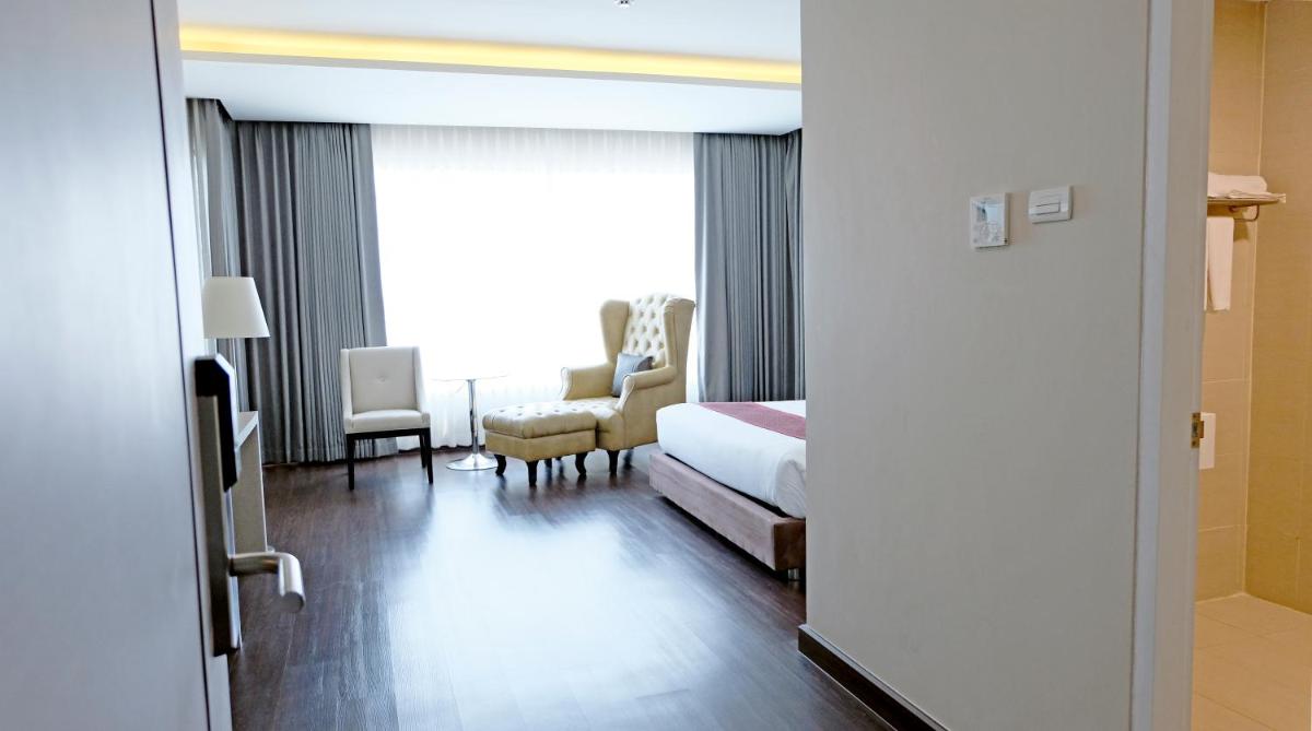 The Cheewin Hotel And Convention - Housity