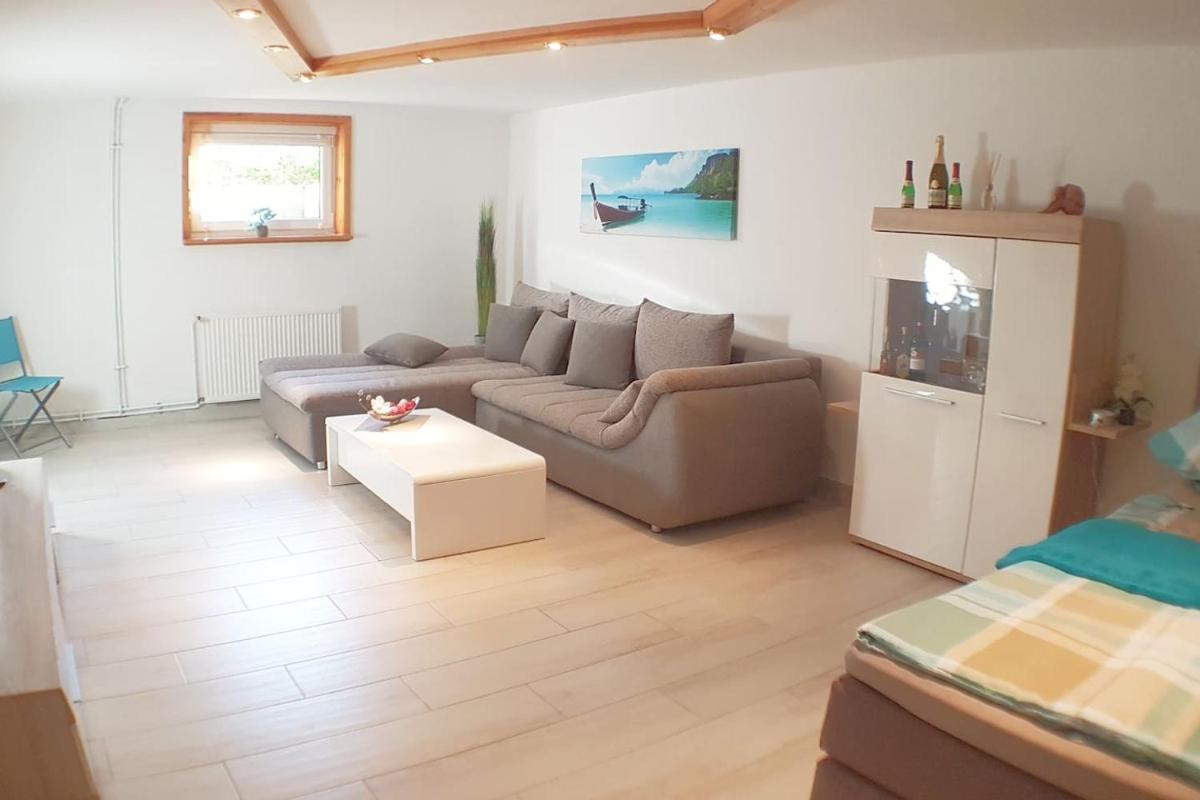 Moderne Kellerwohnung für Handwerker zwischen Braunschweig und Wolfsburg, mit Internet, Küche, Parkplatz, 24h Check-in - Housity