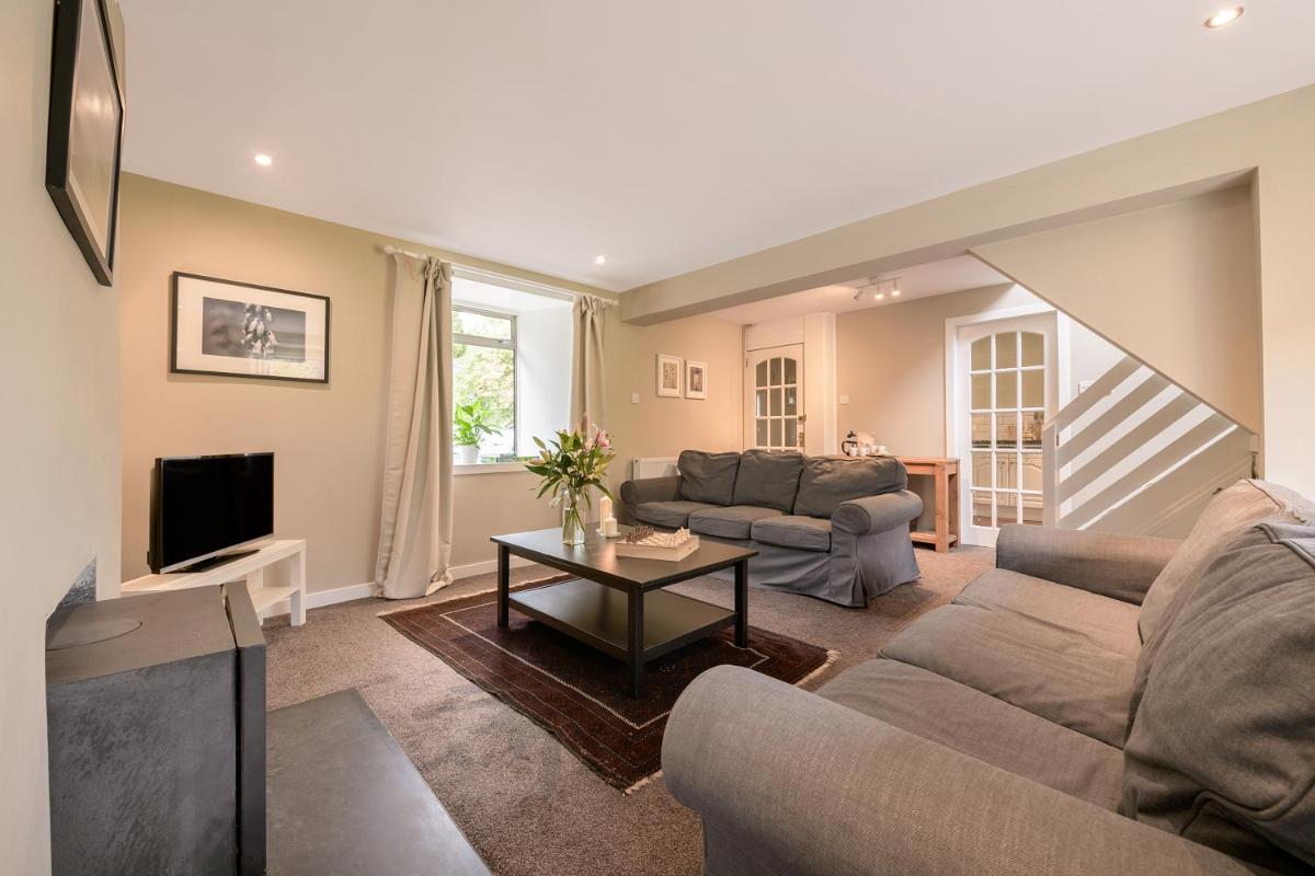 Campbell Cottage, Arrochar, Loch Long - Housity