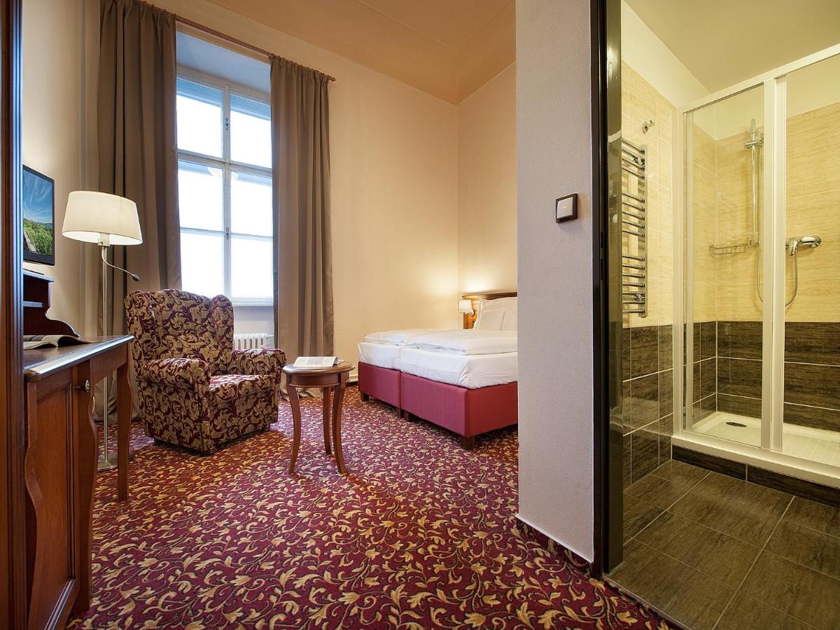 EA Zamecky Hotel Hruba Skala - Housity