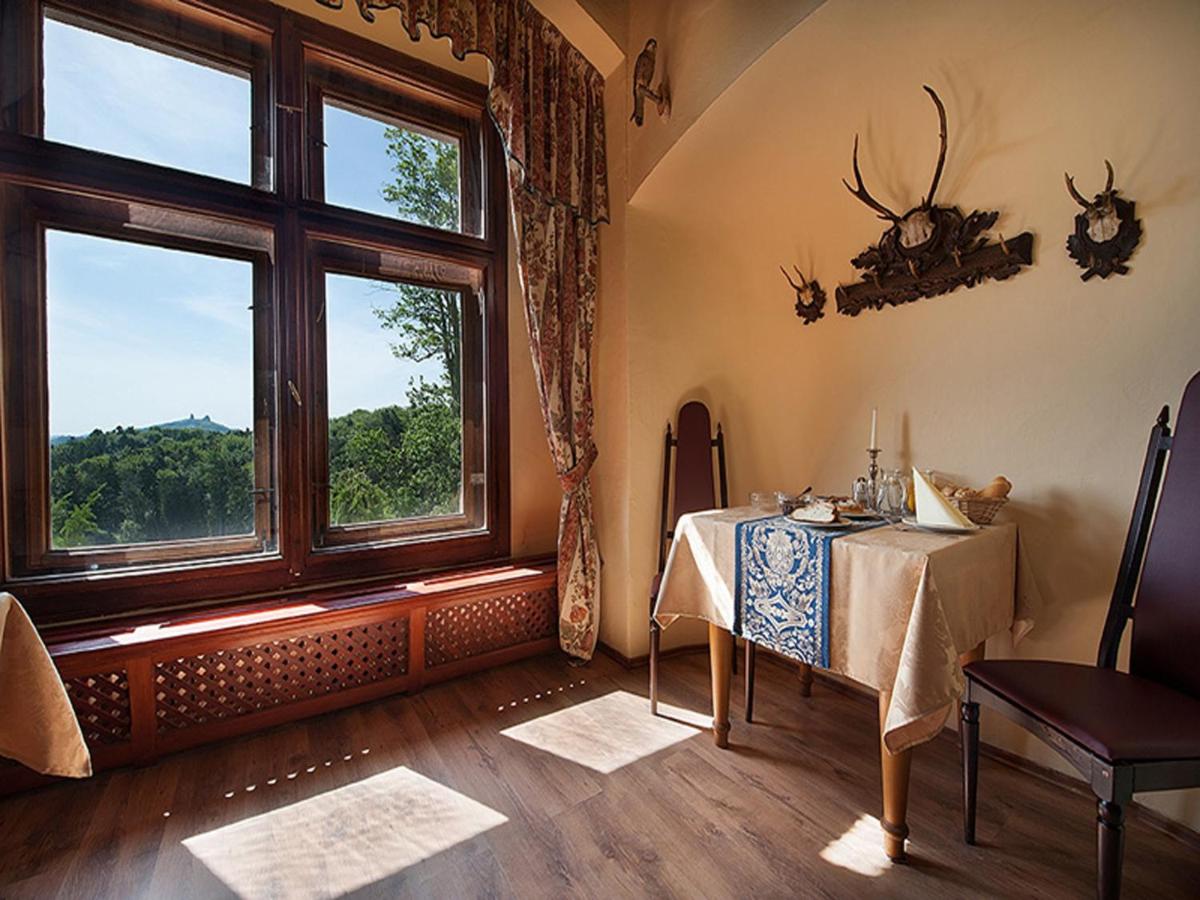 EA Zamecky Hotel Hruba Skala - Housity
