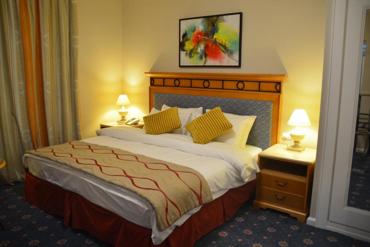 The Y Hotel - Housity