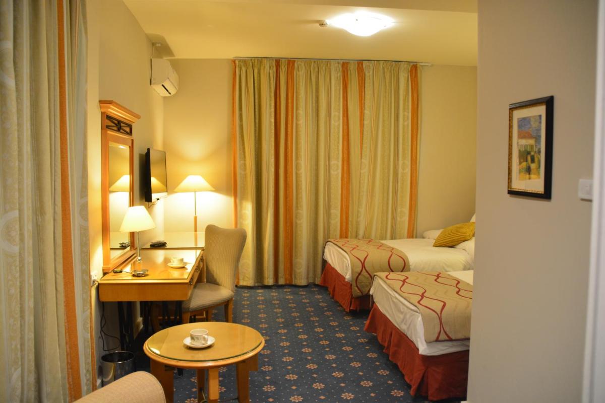 The Y Hotel - Housity