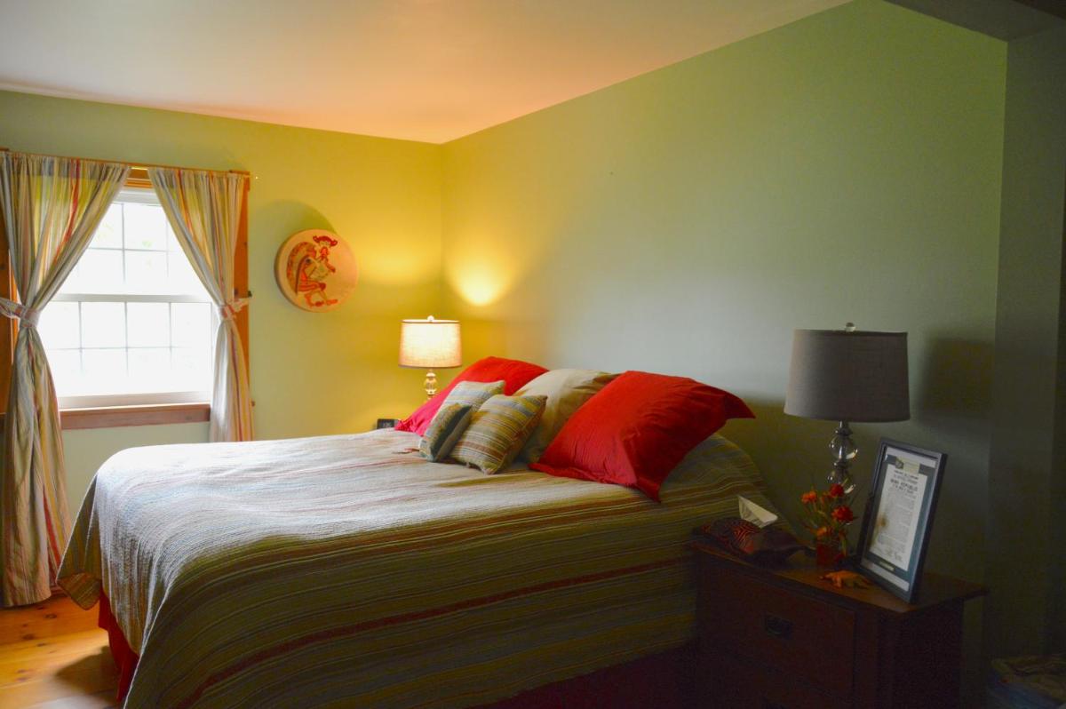Yellow Door Bed and Breakfast - Housity