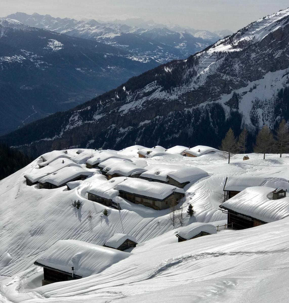 Swiss Chalet in the calm village of Albinen near Leukerbad, Valais - Housity