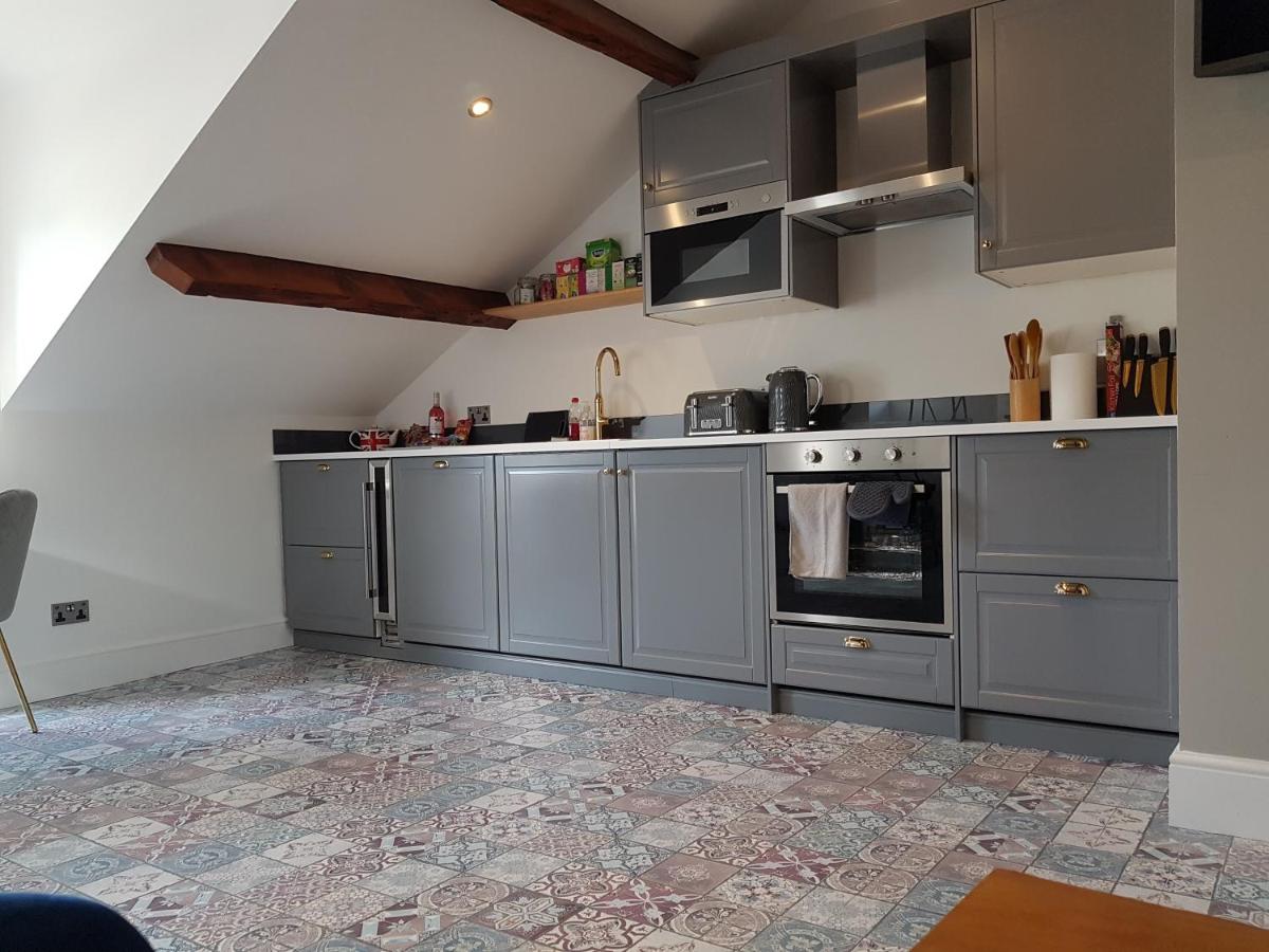 Bowness On Windermere, Stunning Apartment For 2 With Lake View - Housity