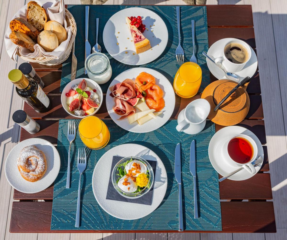 Comida en o cerca de este hotel