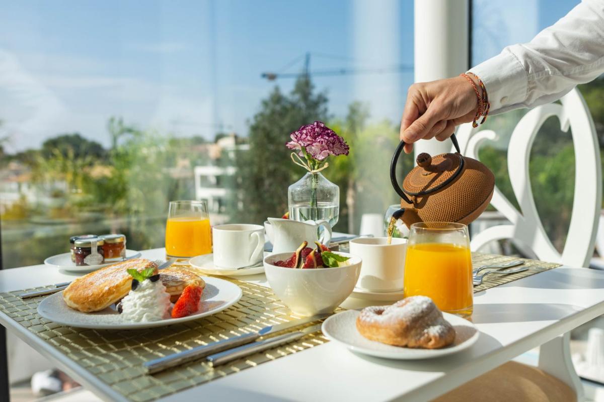 Comida en o cerca de este hotel