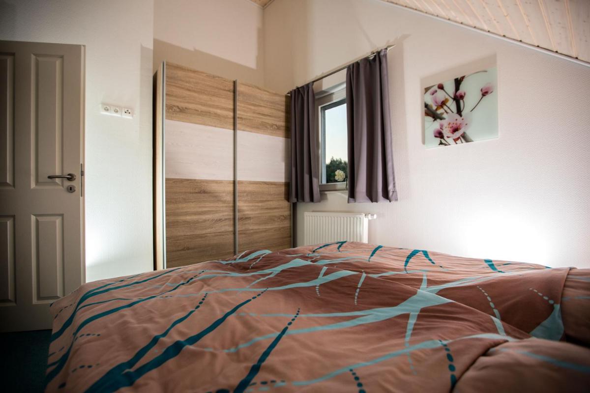 Ferienhaus Nordhorn - Haus Am See - Housity