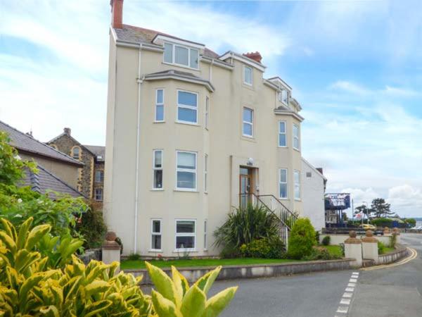 Gwylanedd Two - Housity