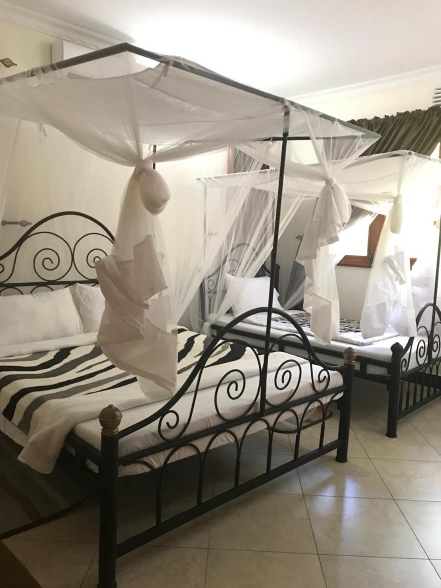 Le Parlour - Housity