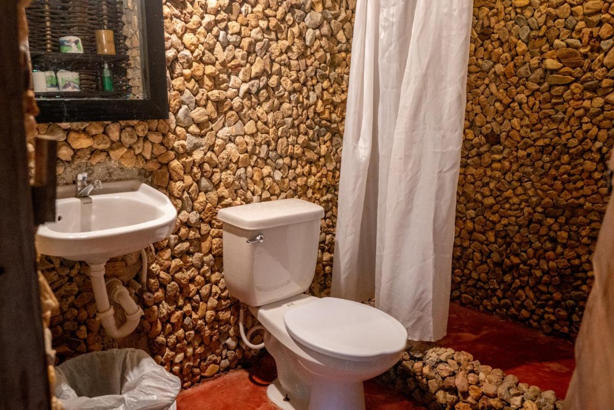 Tree House Village - Waterfall - Housity