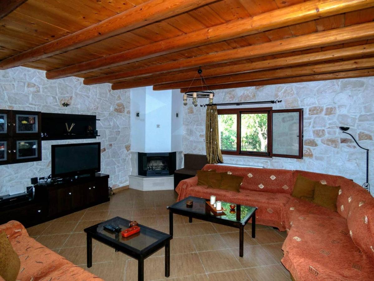 Rouveli Villa with private garden and barbeque - Housity