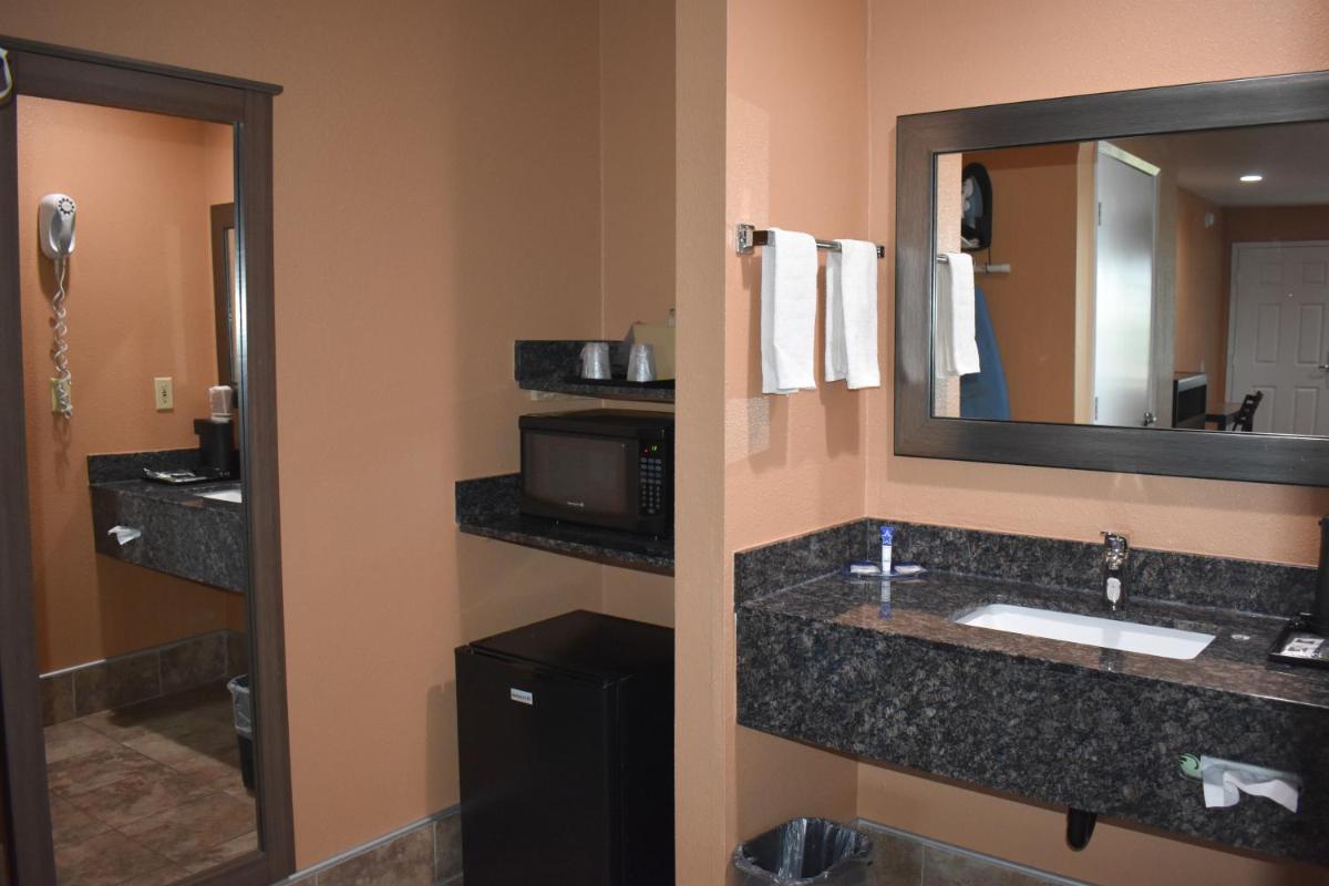 Americas Best Value Inn Manteca - Housity