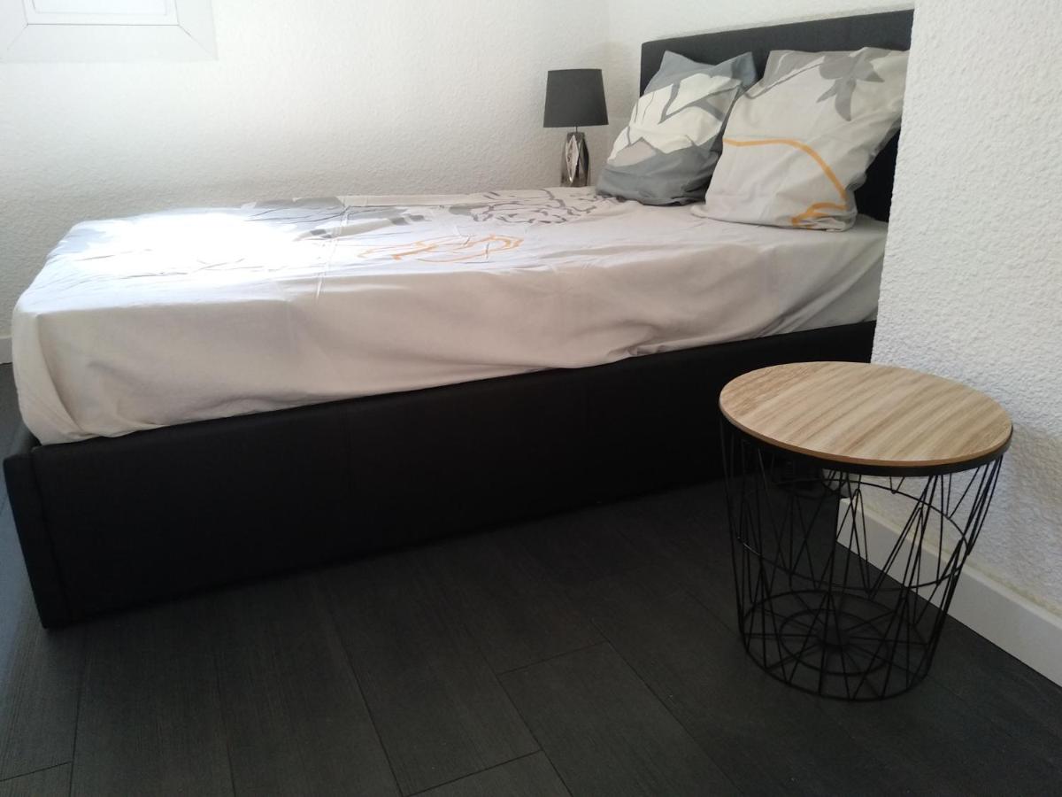 Duplex vieux port appartement complet 4 couchages climatisé entire apartment 2 beds for 4 persons - Housity