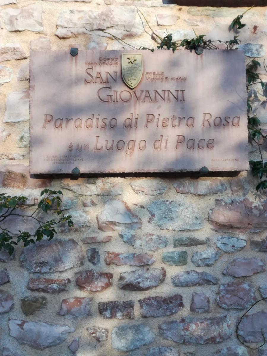 La scuola del castello località San Giovanni Spello - Housity