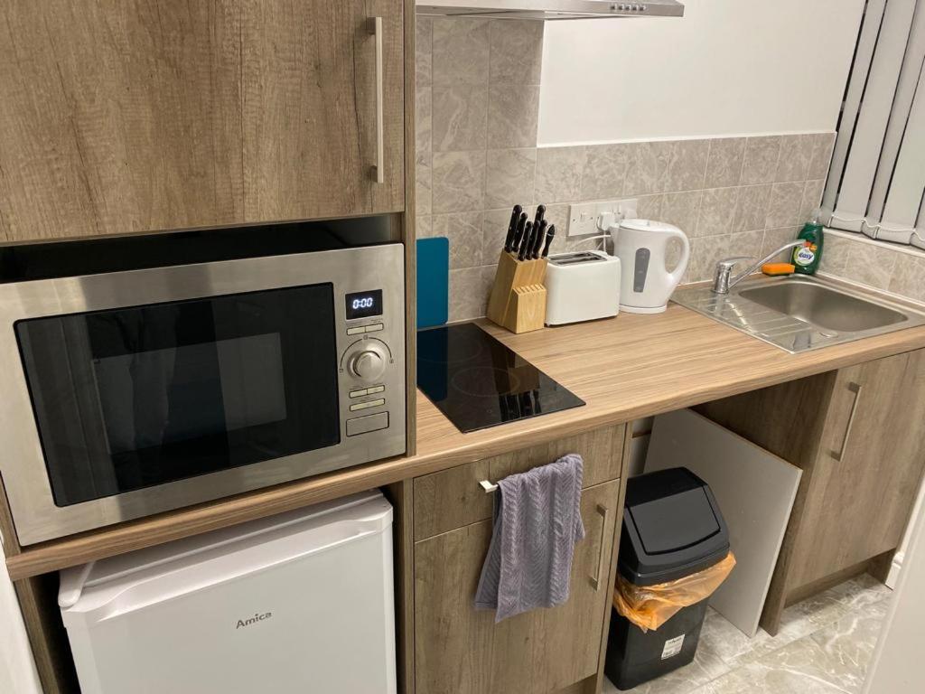 Luxury Lancaster Place Studio Apartments - Housity