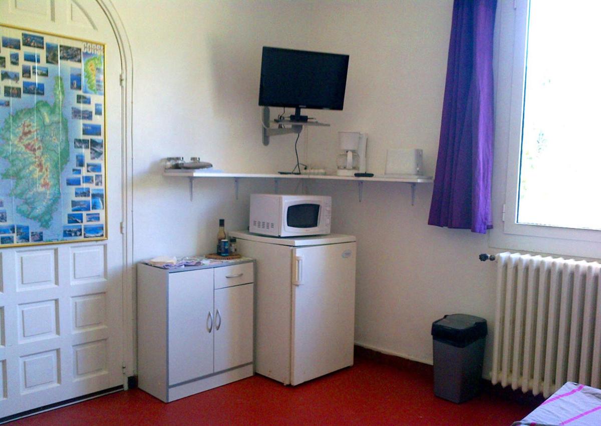 Chambre INDEPENDANTE et aménagée 25 kms Ajaccio - Housity