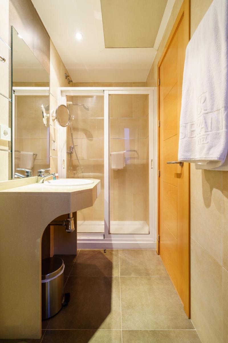 Hotel Serrano - Housity