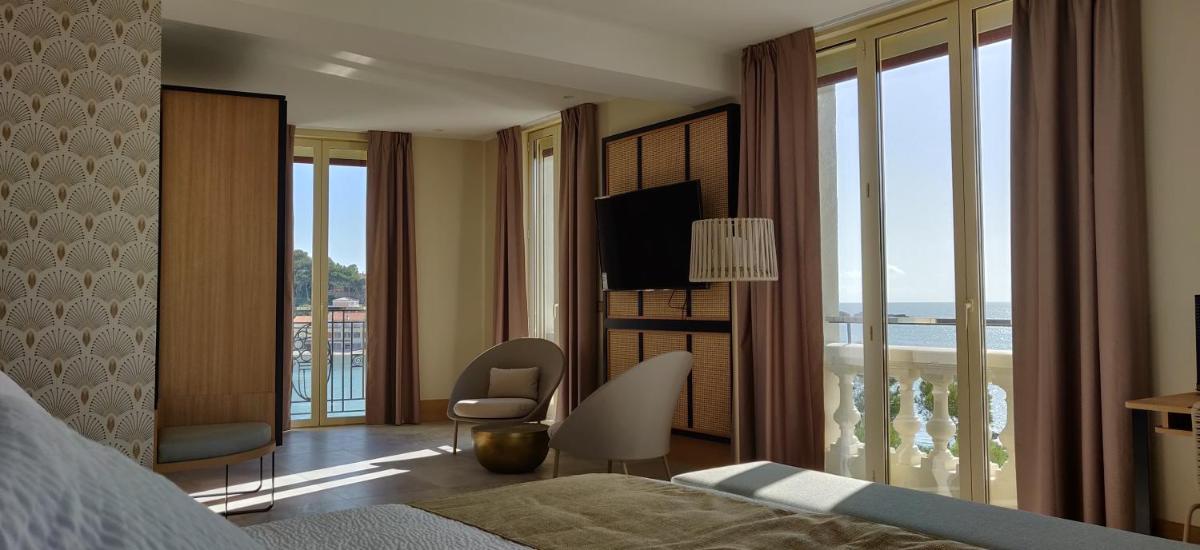Télévision ou salle de divertissement dans l'établissement Splendid Hôtel & Spa