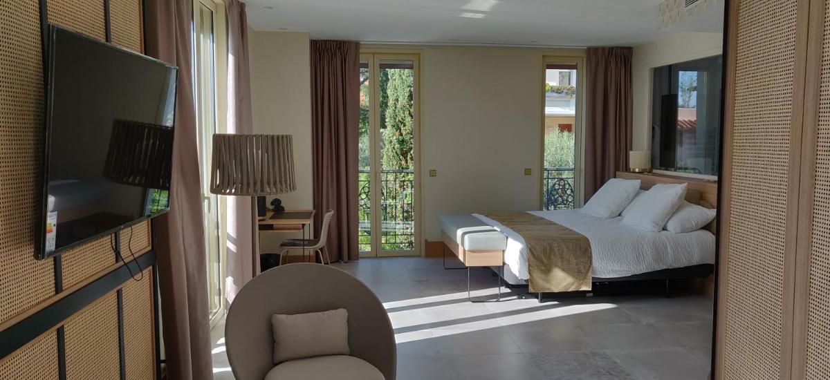 Télévision ou salle de divertissement dans l'établissement Splendid Hôtel & Spa
