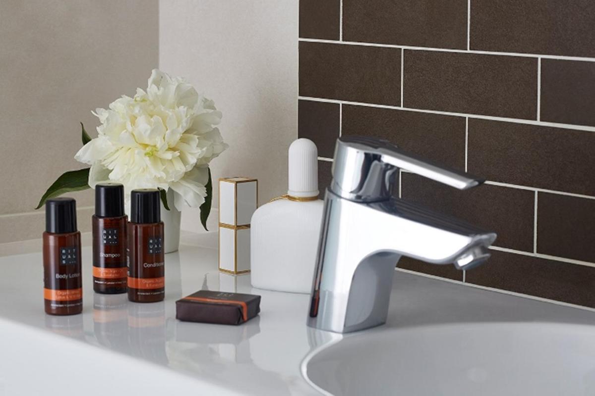 The Westbridge Hotel Stratford - Housity