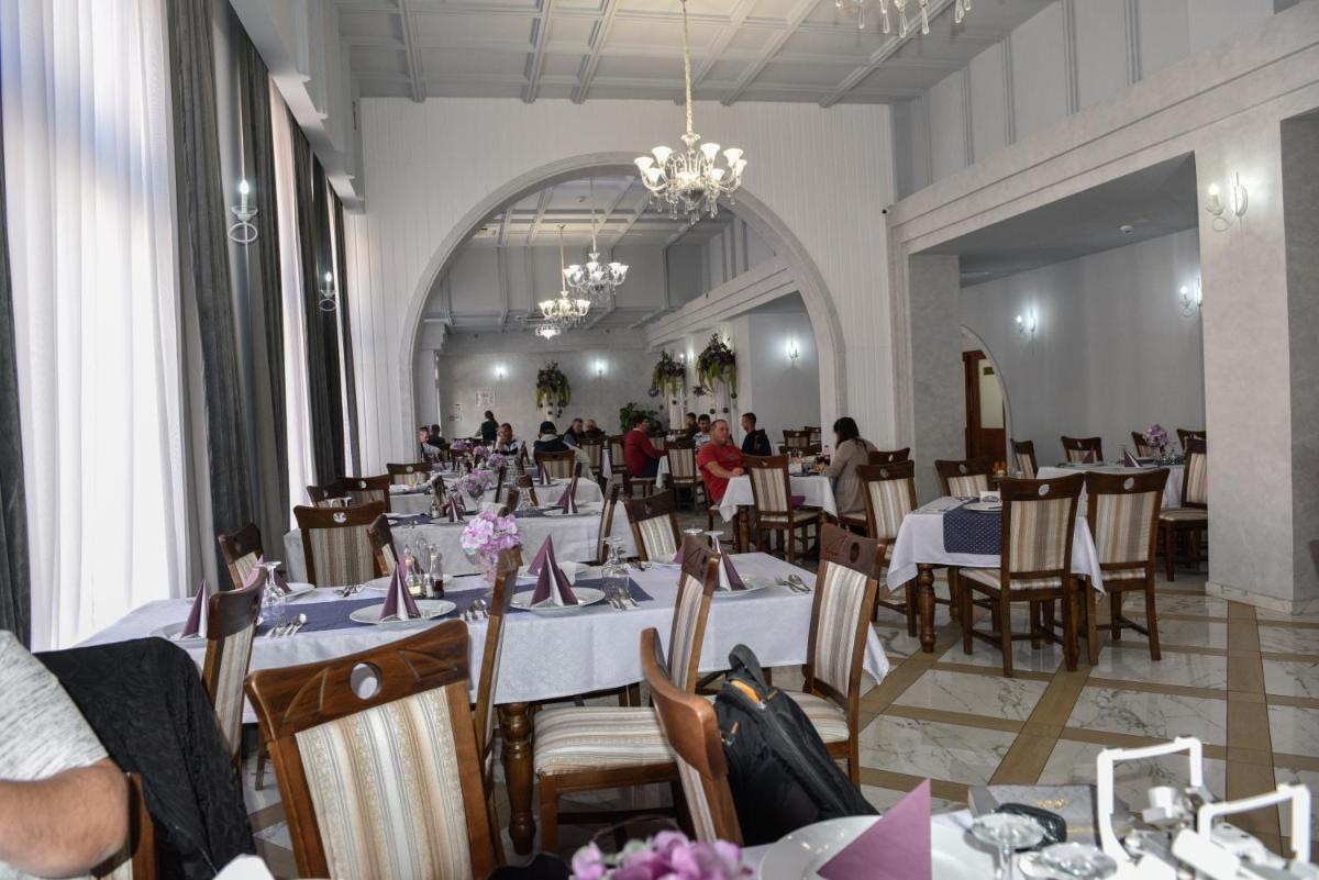 Hotel Darina Tarnaveni - Housity