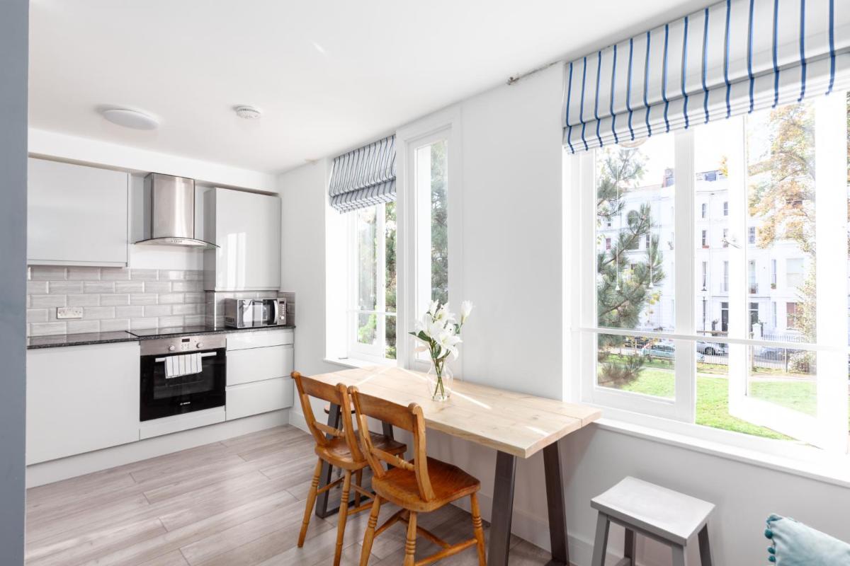 Powis Square - Housity