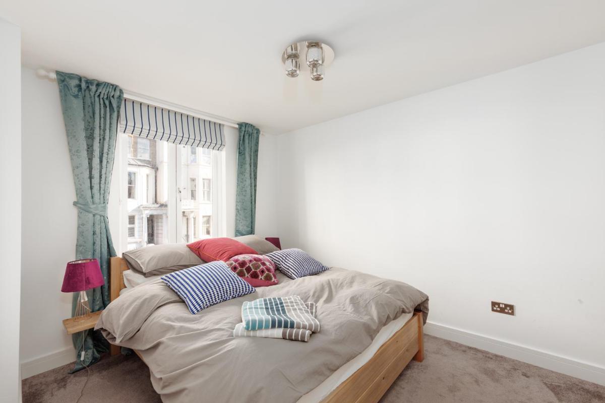 Powis Square - Housity