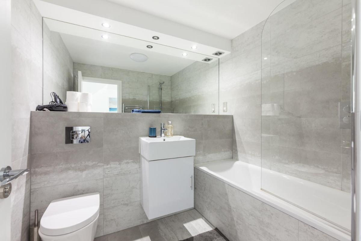 Powis Square - Housity
