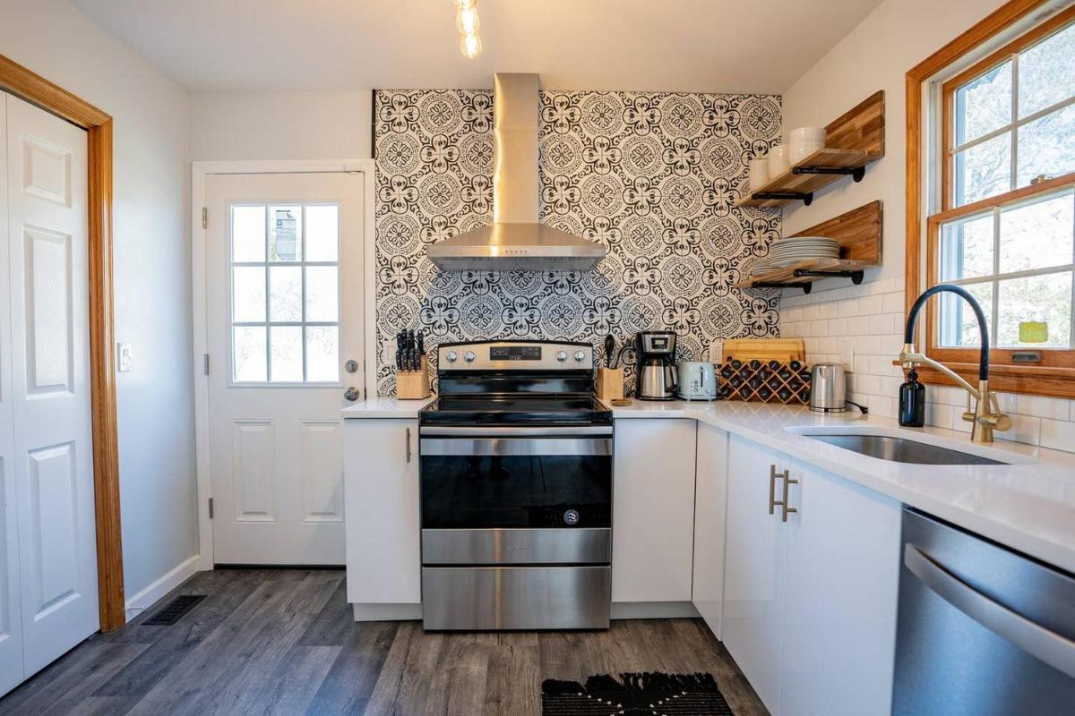 New Luxury Family Getaway with Designer Touches - Housity