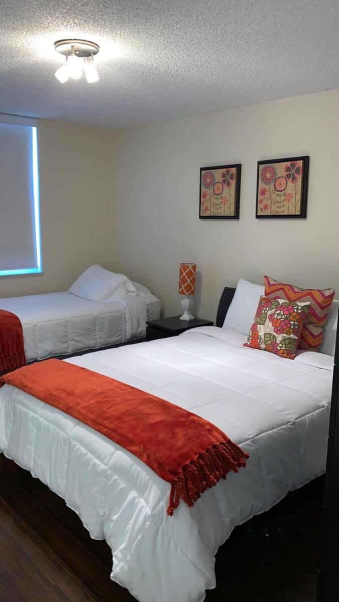 Renovated 2/2 Unit at Yacht Club/Aventura - Housity