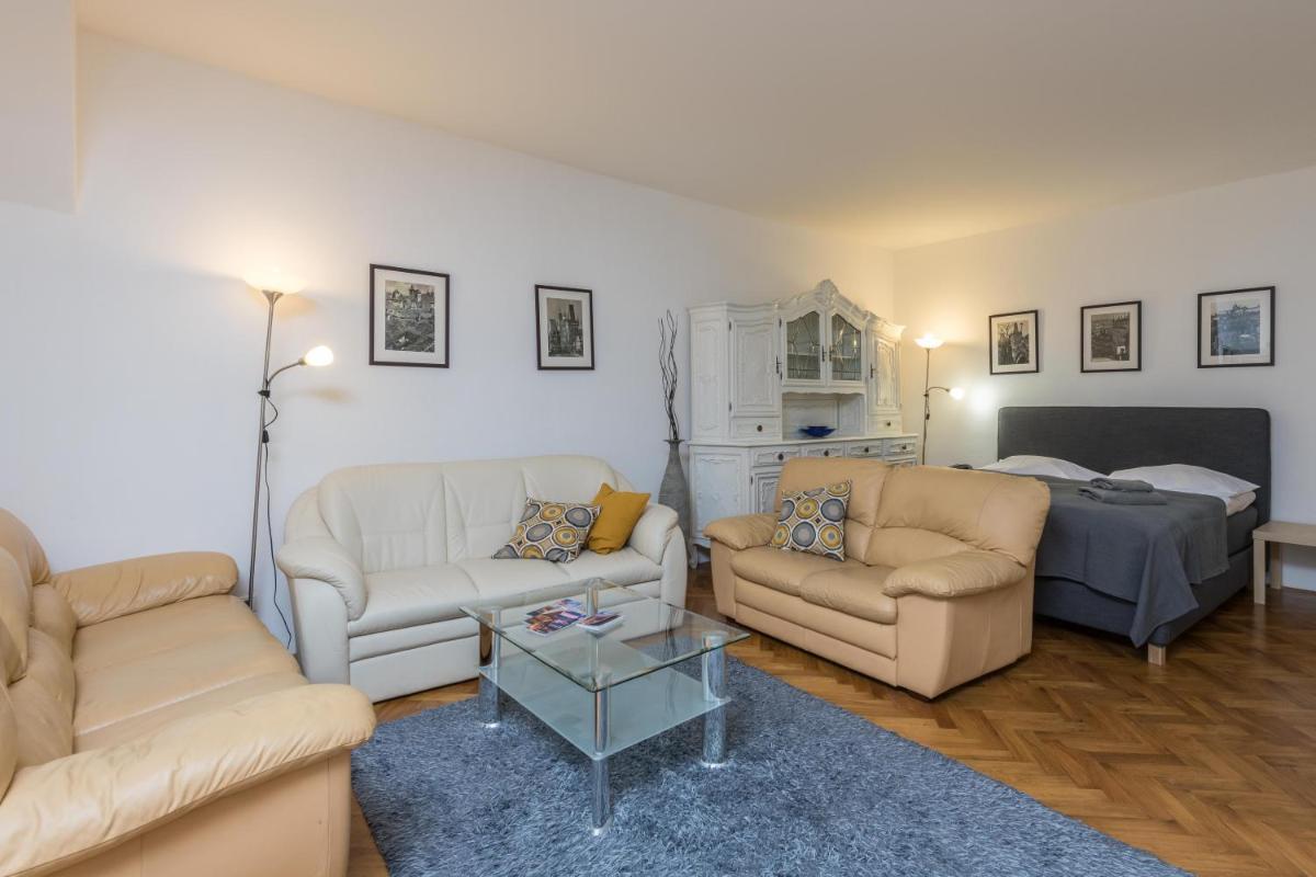 Apartman Carolinum - Housity