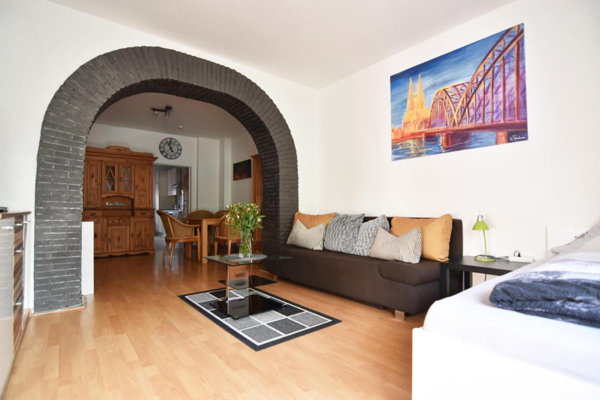 Suitetrails - Apartments Köln Rath mit Garten und Pool