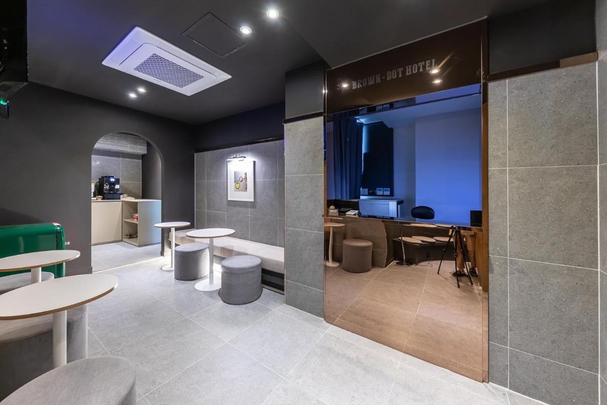Brown Dot Hotel Seong Seo - Housity