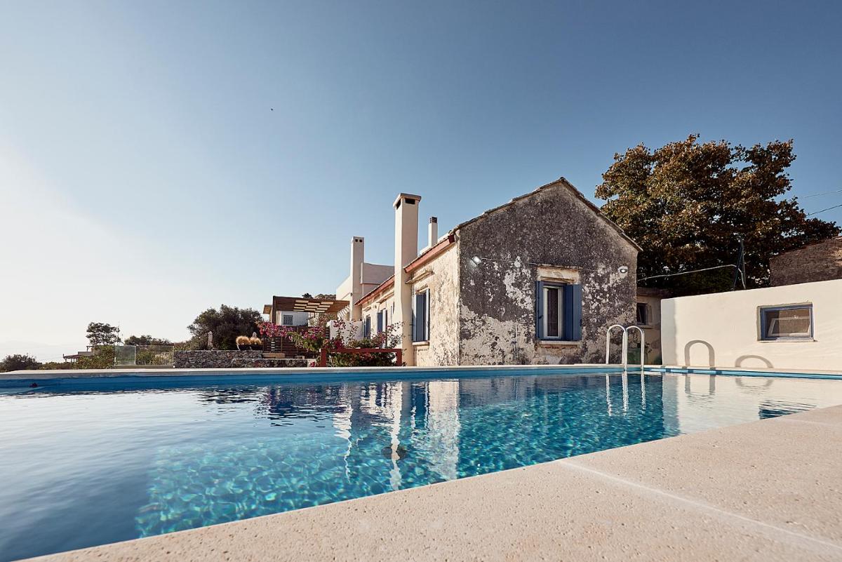Philyra Farmhouse - Housity
