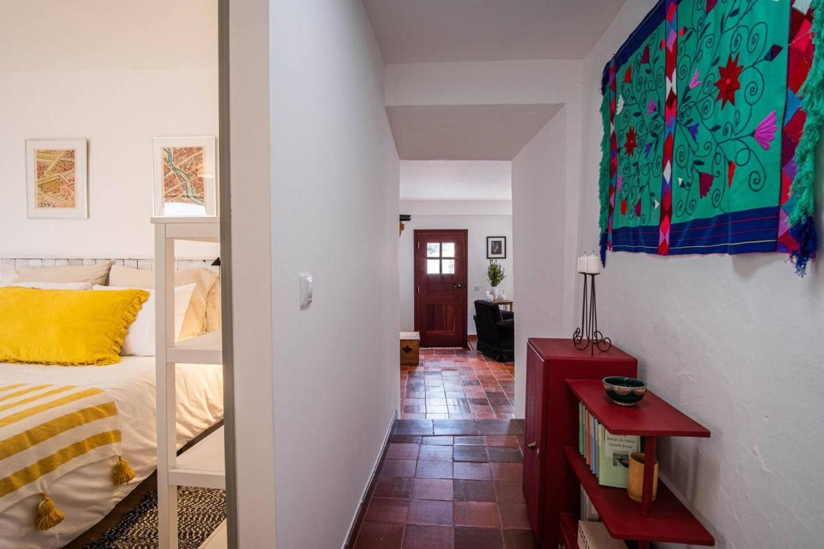Casa do Largo - Litle house by the vines - Housity
