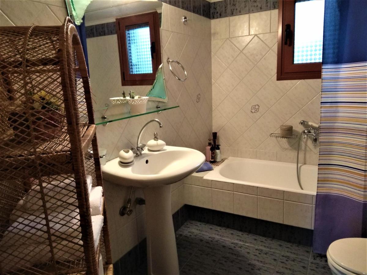 Mainades House - Housity