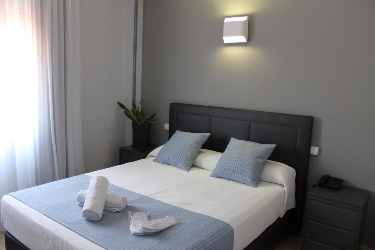 Hotel Barajas Plaza - Housity