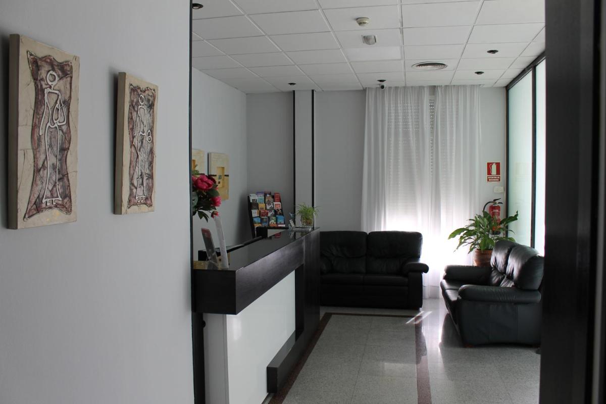 Hotel Barajas Plaza - Housity