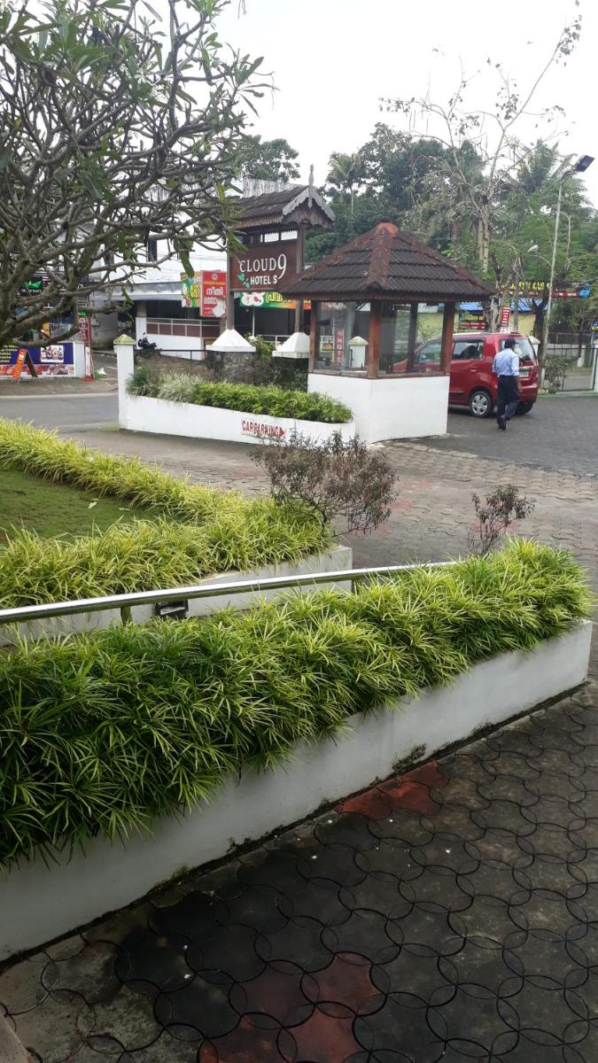 Hotel CLOUD 9 - Housity