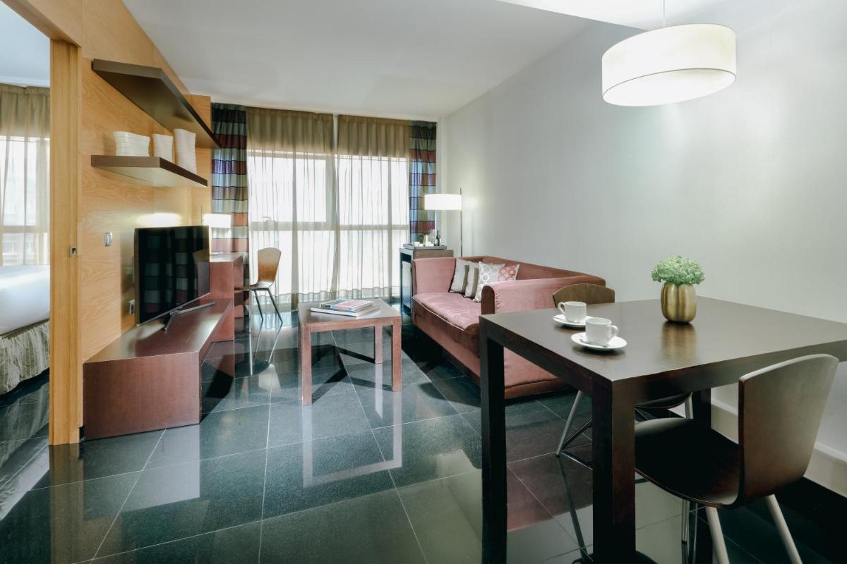 Hesperia Fira - Housity