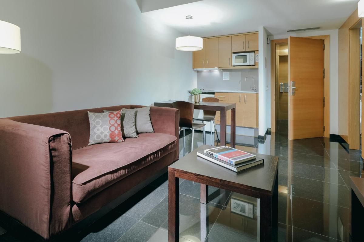 Hesperia Fira - Housity