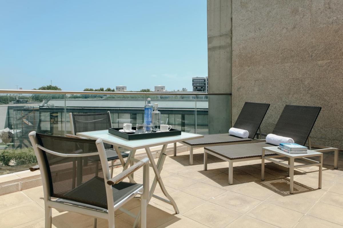 Hesperia Fira - Housity