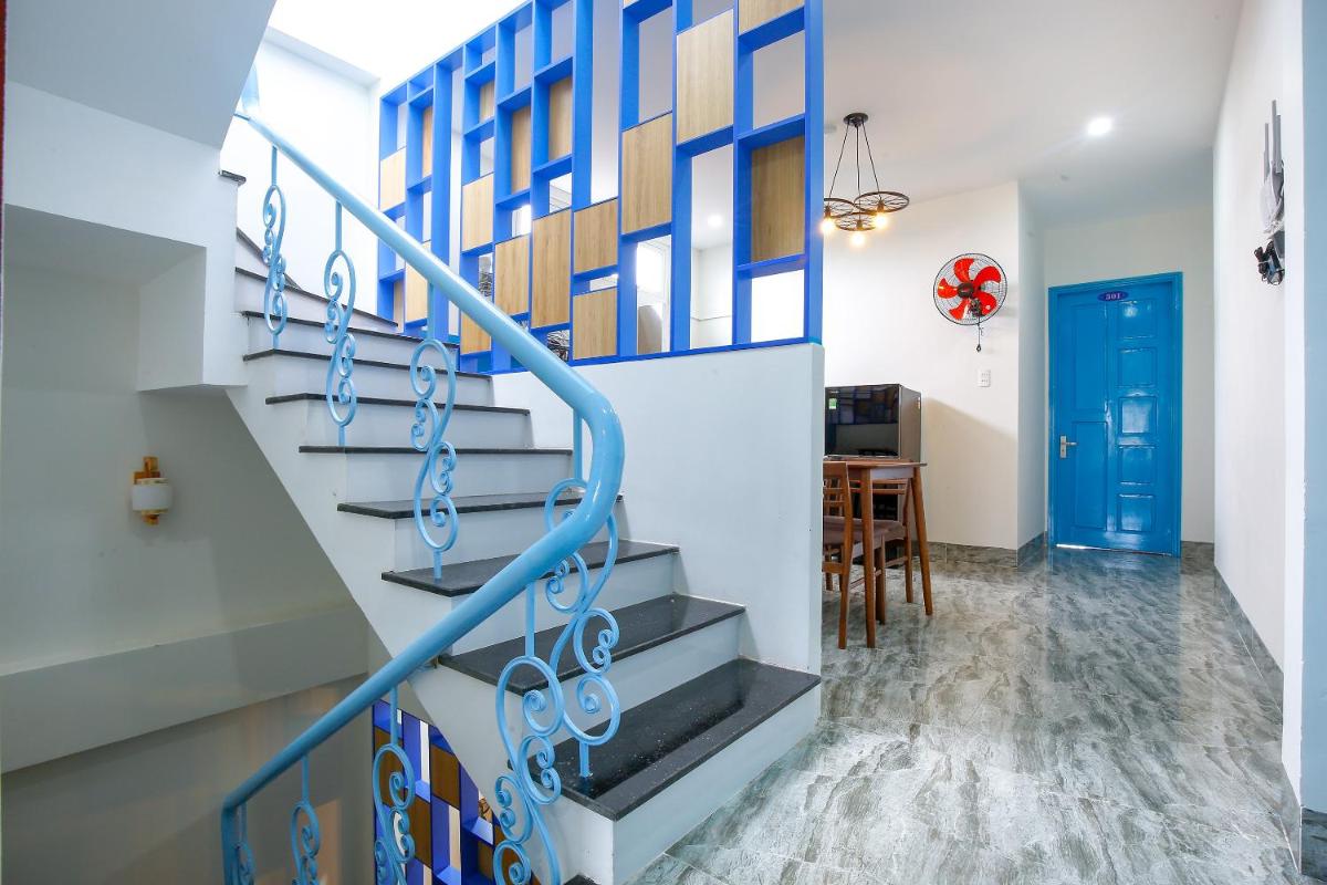 Santorini House and Coffee - Housity