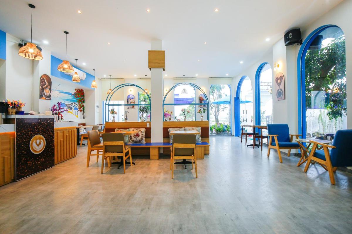 Santorini House and Coffee - Housity