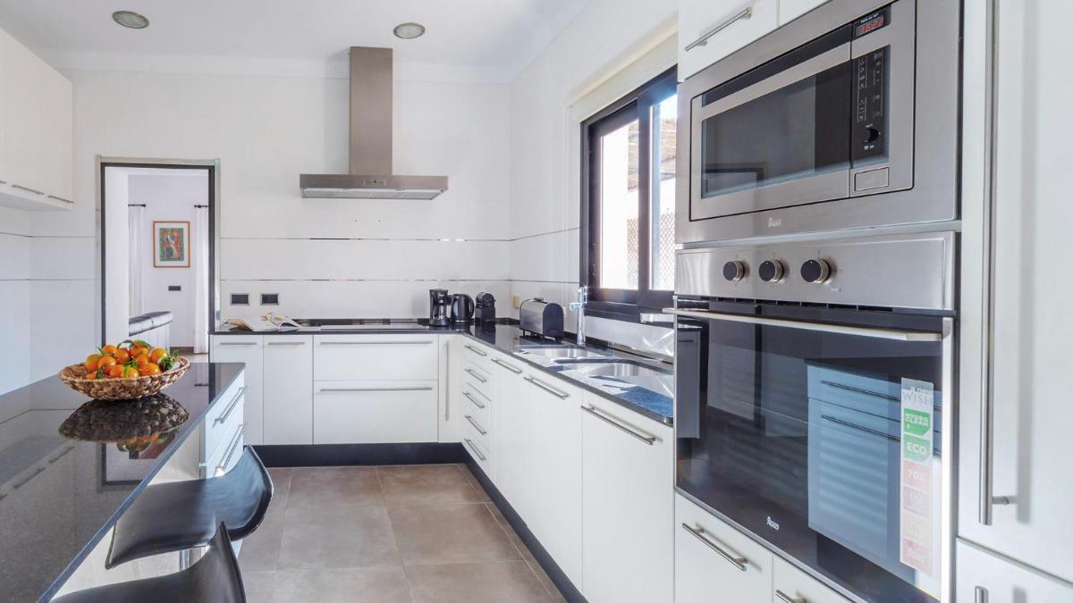 Pool House Marineta - Housity