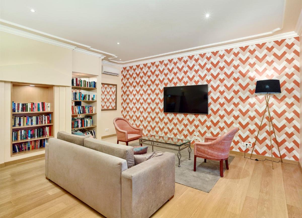 Uma televisão e/ou sistema de entretenimento em Hotel Quinta do Lago